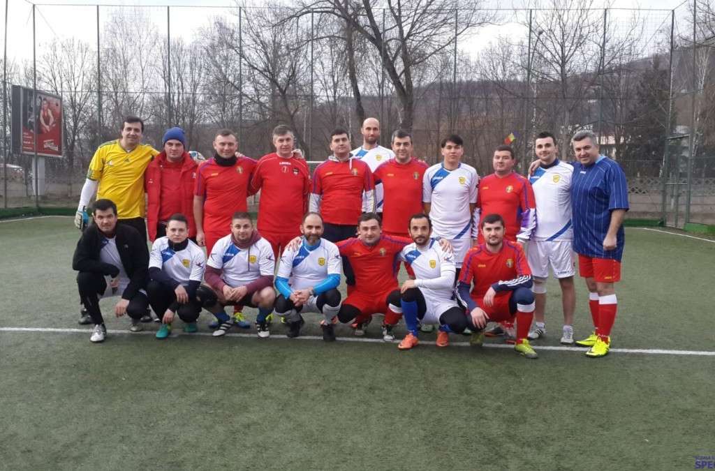 Competitie-amicala-de-fotbal-intre-parinti-1024x675 Competiție amicală de fotbal între părinți