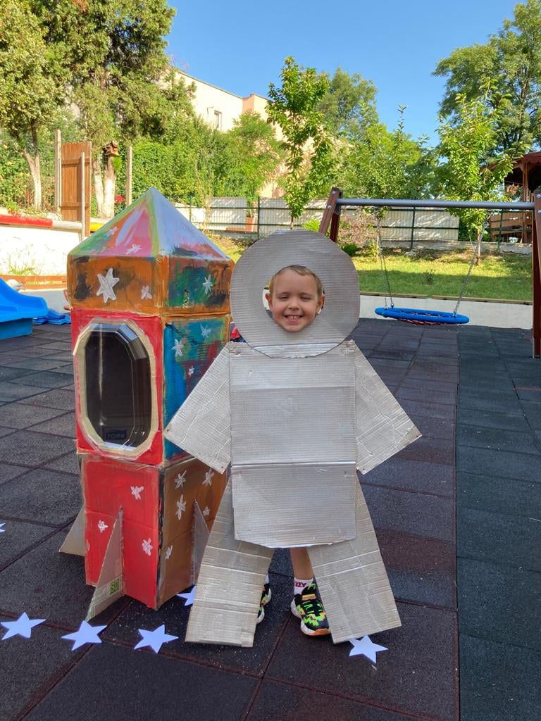 225193037_367306958380375_6830359300321338597_n Grădinița de varăSăptămâna 5 – In the Space