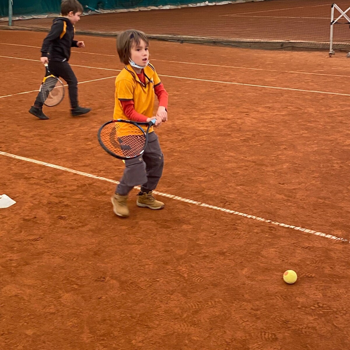 274984271_5058339990878189_1642937220126173217_n-1200x1200 Tenis de câmp