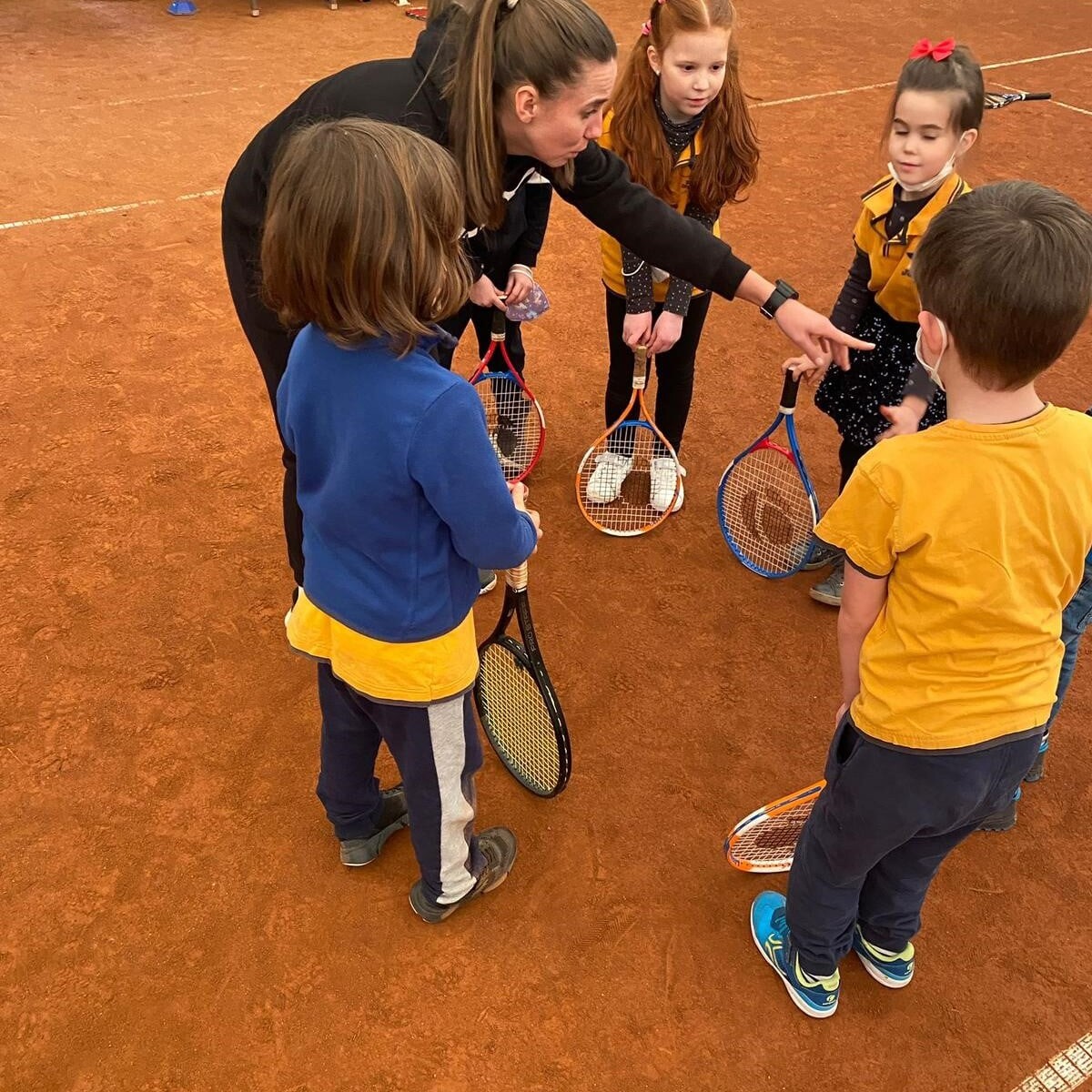 275121306_5058340294211492_2044657645707153594_n-1200x1200 Tenis de câmp