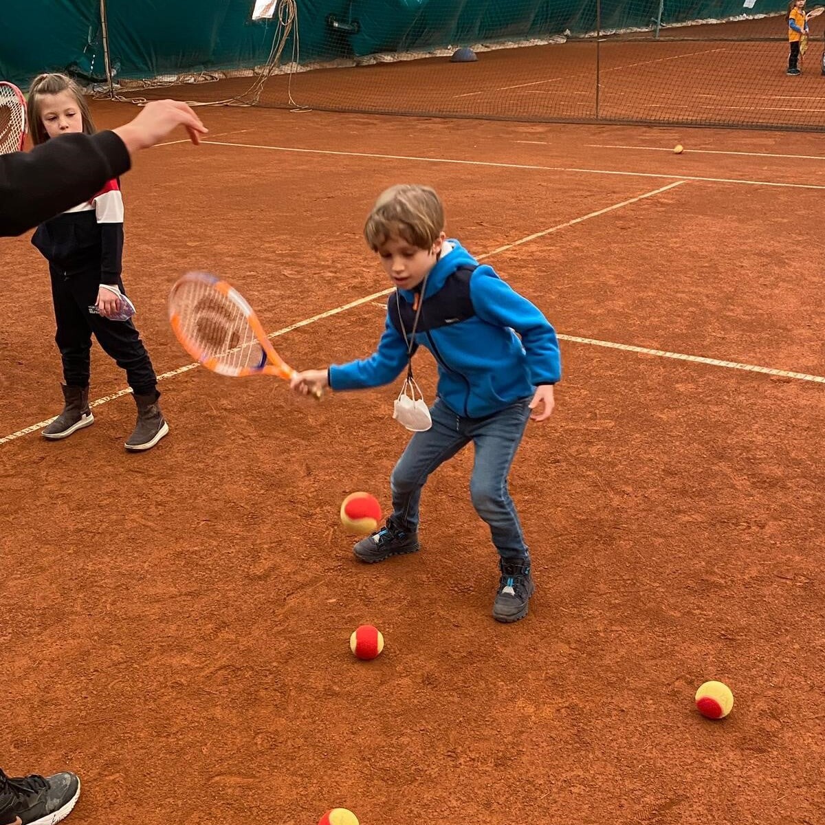 275270065_5058340587544796_8005292302452879781_n-1200x1200 Tenis de câmp