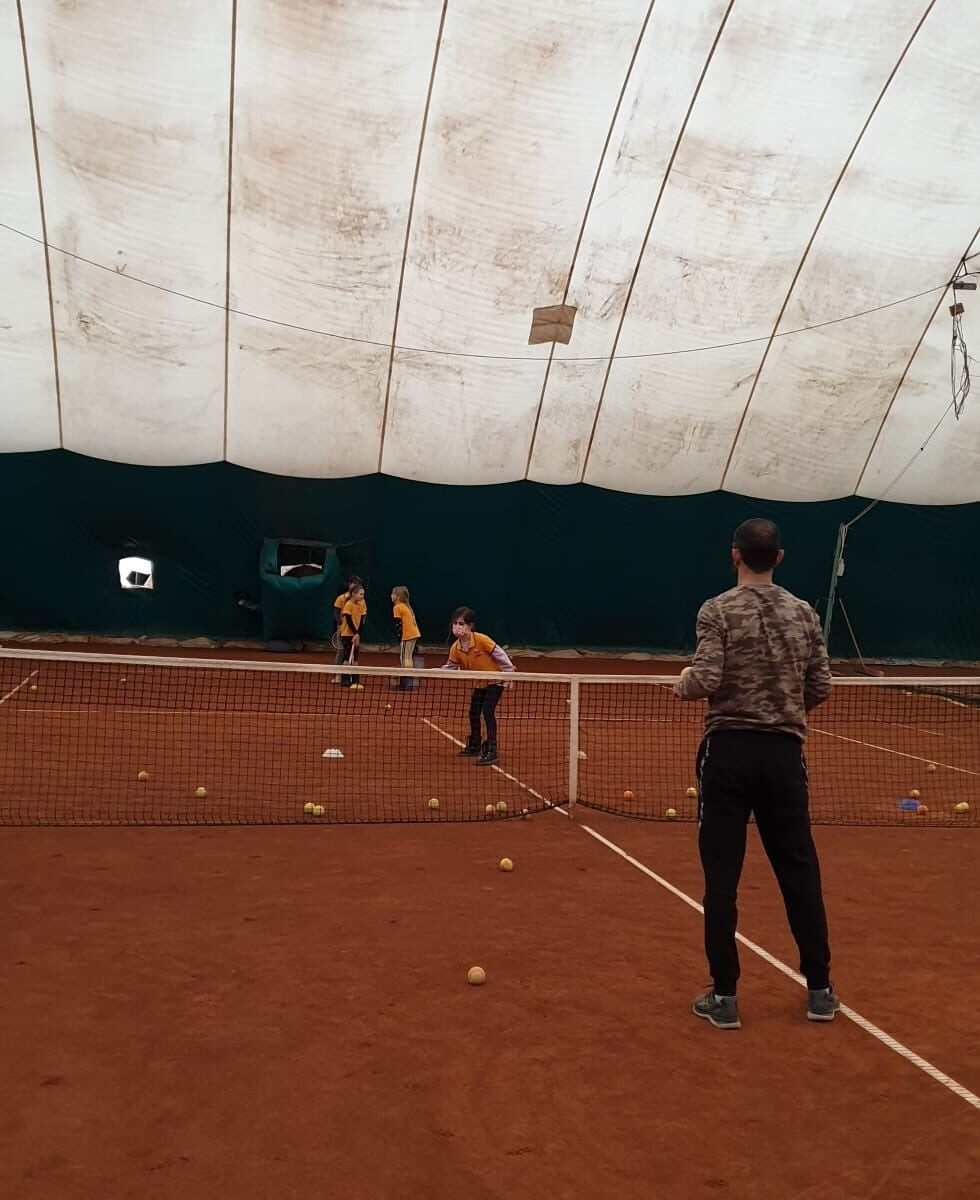 277756174_5146452735400247_7704784973546297939_n-980x1200 Tenis la Școala Spectrum