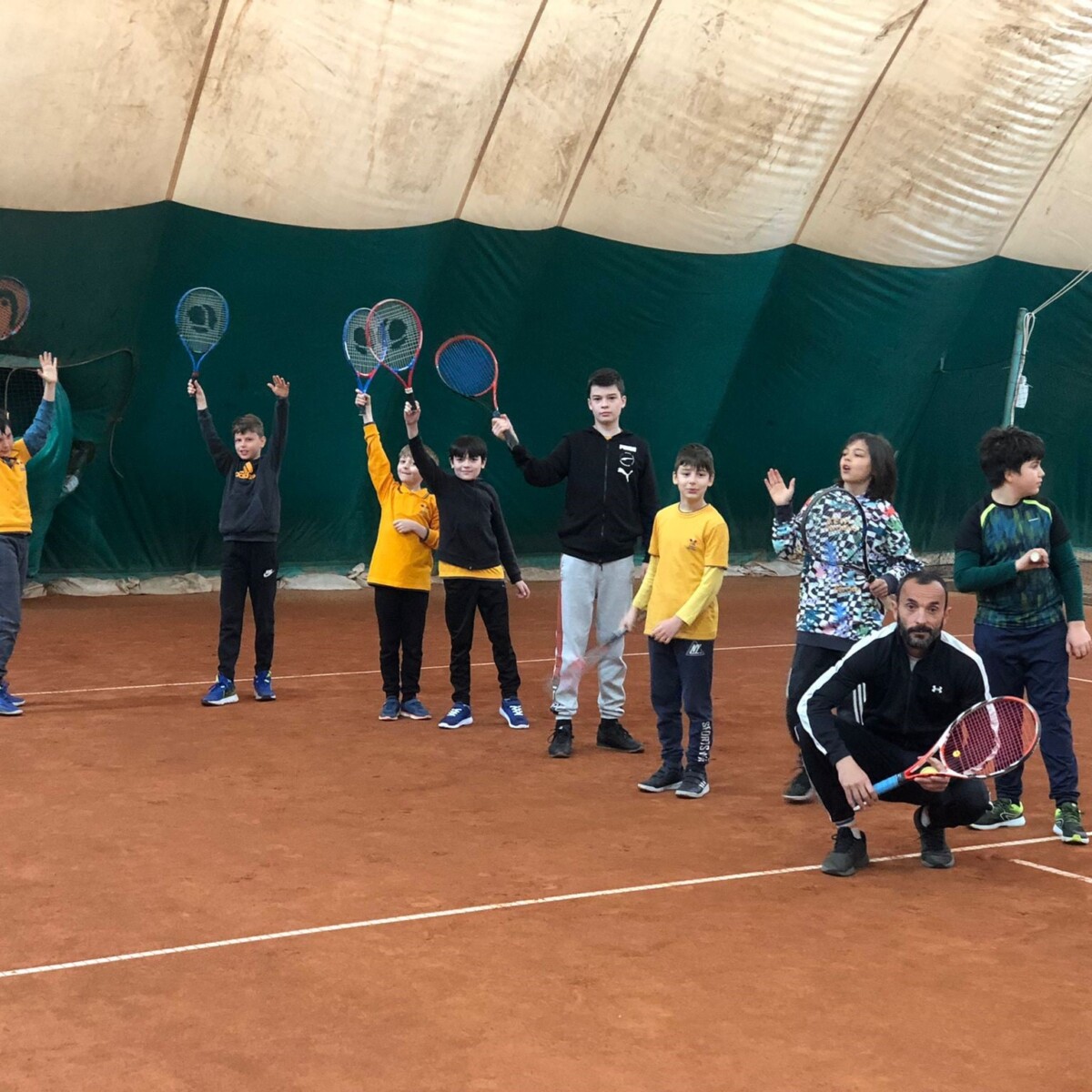 277757853_5146453322066855_5340462461191071951_n-1200x1200 Tenis la Școala Spectrum