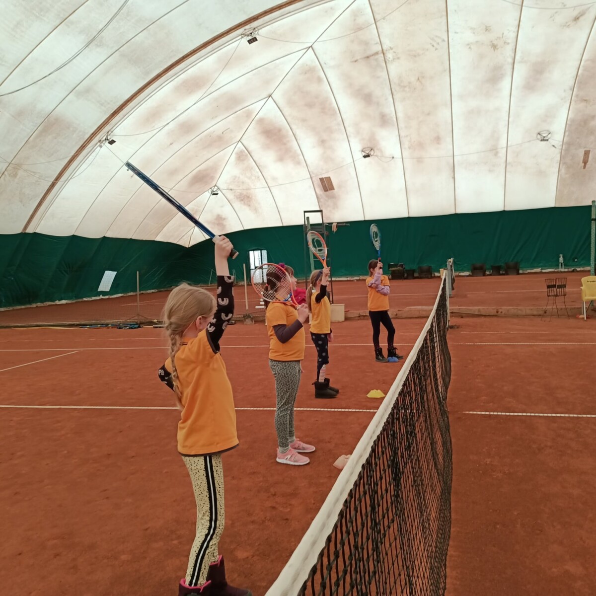 277773134_5146452508733603_5667048486774461044_n-1200x1200 Tenis la Școala Spectrum