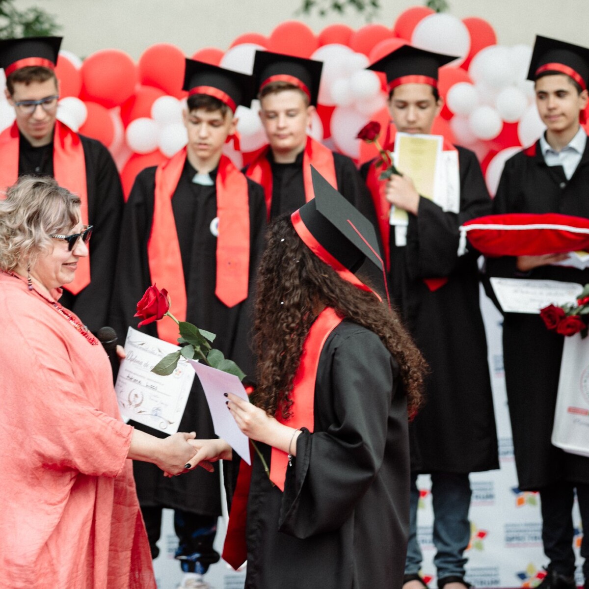 284706134_5324527494259436_1731771322565864541_n-1200x1200 FESTIVITATE 2022 👩🎓🧑🎓👨🎓