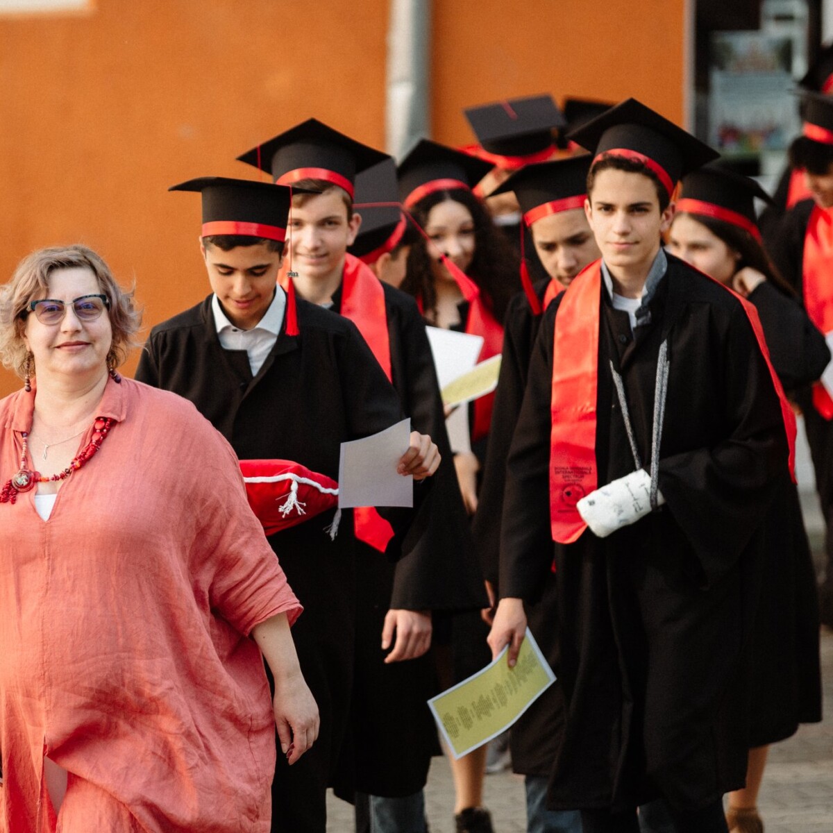 285020583_5324513750927477_4776265895436085483_n-1200x1200 FESTIVITATE 2022 👩🎓🧑🎓👨🎓