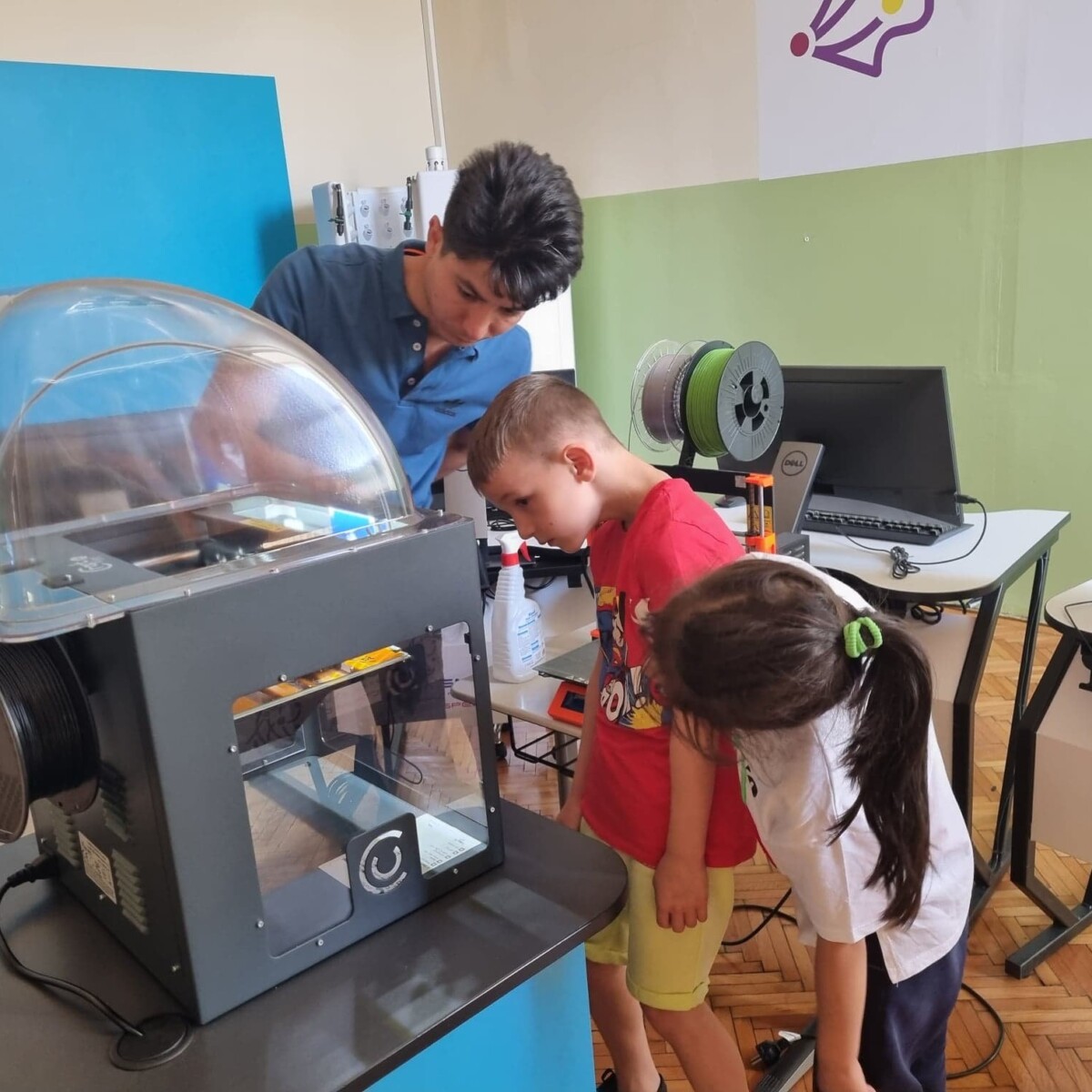 289435896_5382886068423578_3538019094713411869_n-1200x1200 Clubul de robotică
