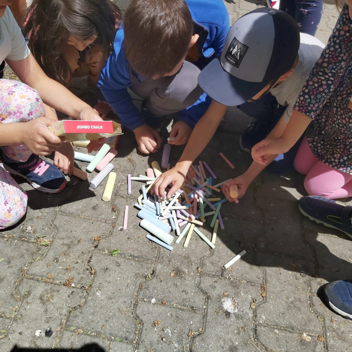 292159490_5420805007965017_6815148030072487458_n-1200x1200 Orașul Spectrum 💁‍♂️💁💁‍♀️🙆‍♂️🐝🦋🐞🏚🏘🏠🏡