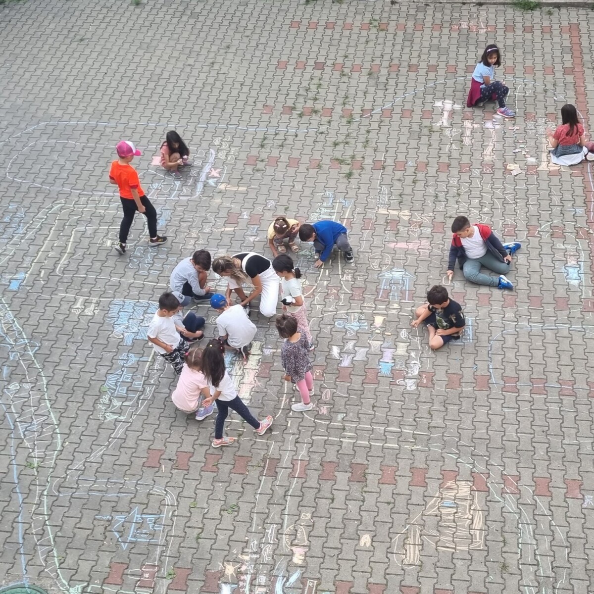 292243665_5420805944631590_2022354120841055437_n-1200x1200 Orașul Spectrum 💁‍♂️💁💁‍♀️🙆‍♂️🐝🦋🐞🏚🏘🏠🏡