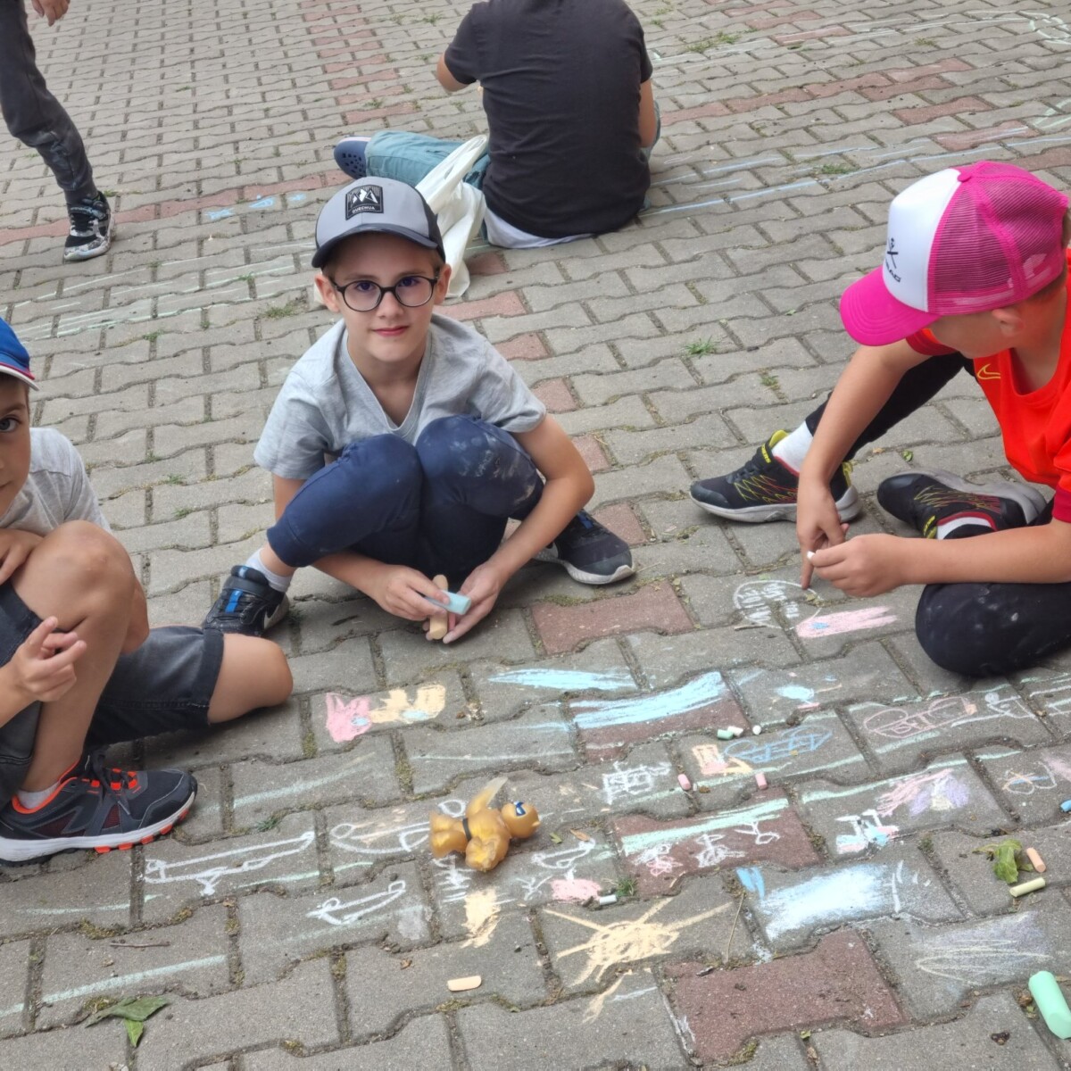 292248685_5420805834631601_7300778200009005801_n-1200x1200 Orașul Spectrum 💁‍♂️💁💁‍♀️🙆‍♂️🐝🦋🐞🏚🏘🏠🏡